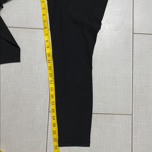 🆕ATHLETA Salutation Stash Pocket 7/8 Tight black leggings #531321 new with tags - Picture 3 of 12